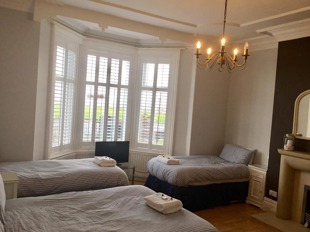 Cara Guesthouse Whitley Bay Bagian luar foto