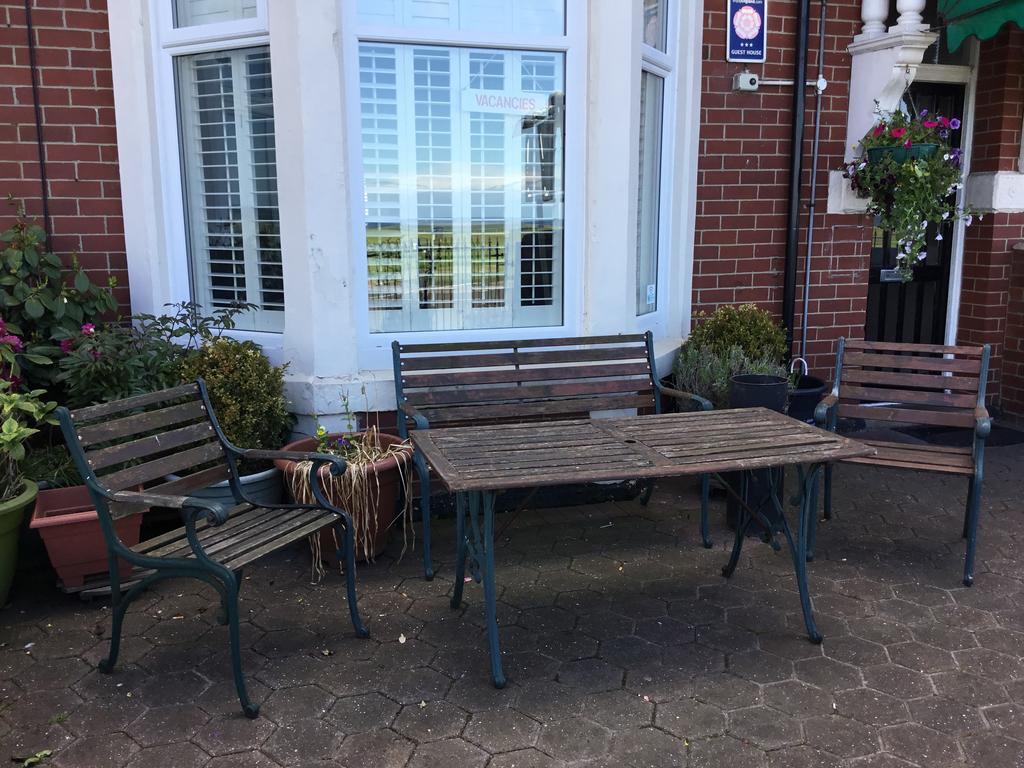 Cara Guesthouse Whitley Bay Bagian luar foto